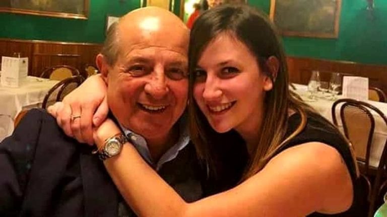 Ai 71, ajo 22 vjeç! Ja e dashura e prezantuesit të njohur