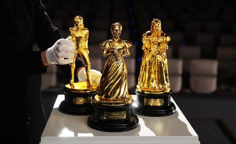Statujat e Oscar vijnë me figurën e Lady Gaga dhe Olivia Colman