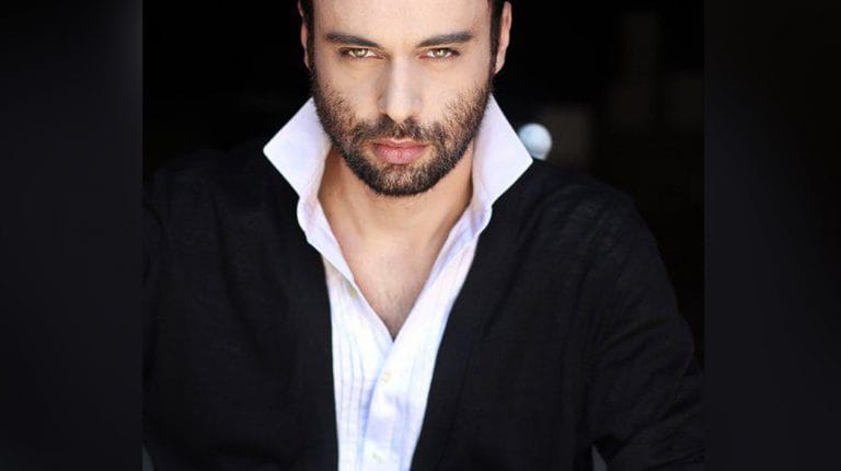 Të famshmit shqiptarë rrëfejnë sekretet në dhomën e hotelit luksoz