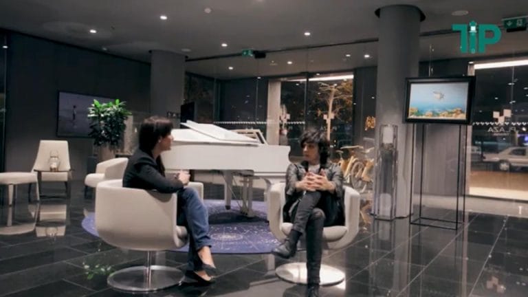 “Mbaj mend kur mësuesja më gjuante me shkop!” Ermal Meta rrëfen për Tiranapost historinë e tij me muzikën