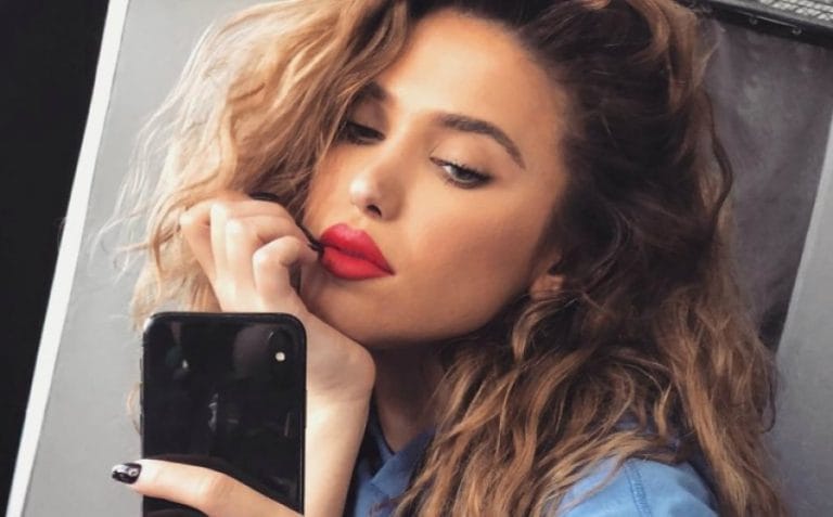 Dikush e ofendoi rëndë nga familja, reagimi i Anxhelinës nuk është siç e prisnim