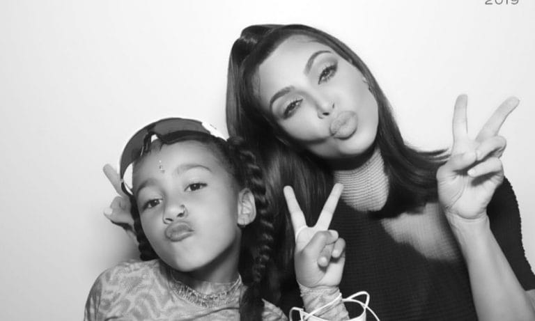 Polemika të shumta pas fotos së fundit të vajzës së Kim Kardashian