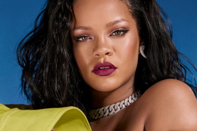 Rihanna kthen të gjithë vëmendjen tek ajo në daljen e fundit publike (FOTO)
