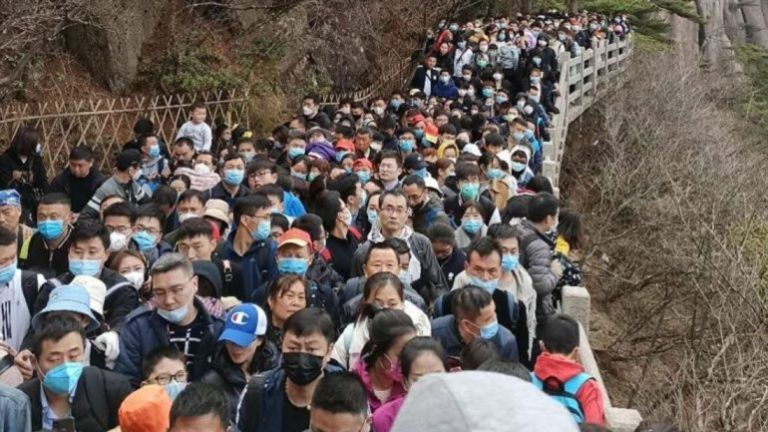 Kina lë pas krahëve pandeminë, mbi 30 milionë turistë vendas në një ditë