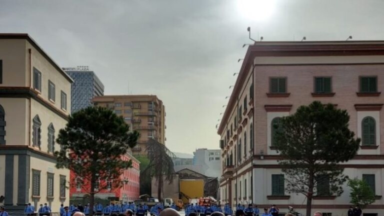 Çfarë ndodhi tek Teatri Kombëtar, pamje nga ndërhyrja e policisë (Video)