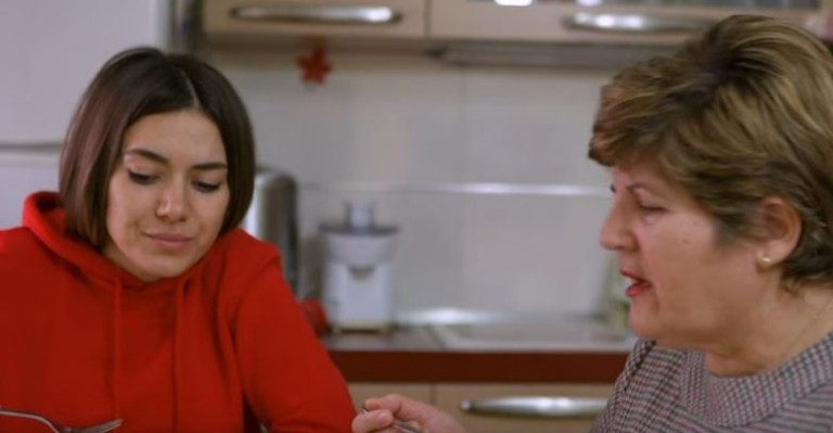 Në luftë me ‘Covid-19’, Elvana Gjata i dedikon si rrallëherë këto fjalë mamasë së saj