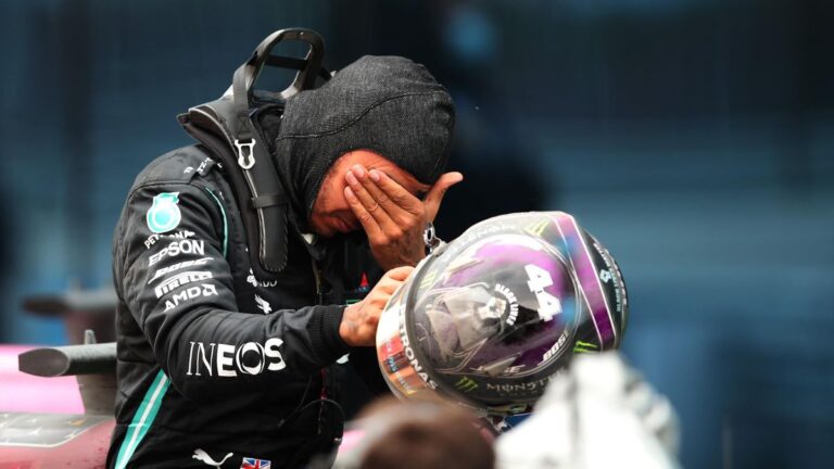 Lewis Hamilton kampion bote i “Formula 1”, barazon rekordin e Schumacher
