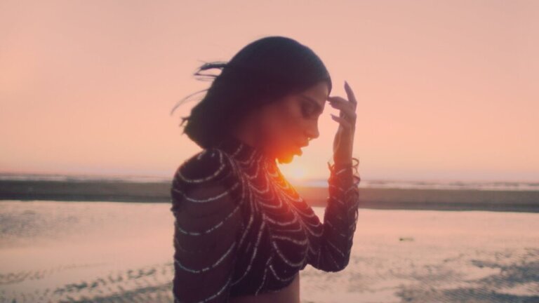 Publikohet “Harrom” nga Dhurata Dora, pas suksesit me “Ferrari” dhe dy bashkëpunime me Azetin “Fajet” dhe “Xhep Remix”.