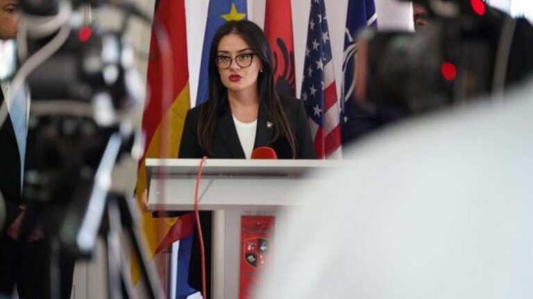 Akuzat për blerje votash, jep dorëheqjen ministrja e Jashtme e Kosovës