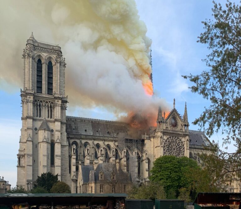 U dogj para 2 vitesh, ja se si duket sot katedralja ‘Notre Dame’ në Paris (FOTO)