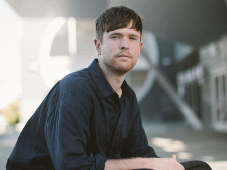 JAMES BLAKE rikthehet me albumin “FRIENDS THAT BREAK YOUR HEART”