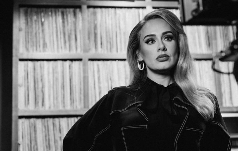 Albumi i Adele “30”, më i shituri i vitit 2021