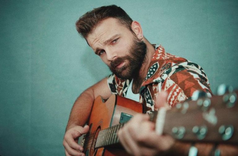 “N’Tiranë prej Berlini” Letra e dashurisë së Alban Ramosajt është ndër më emocionueset