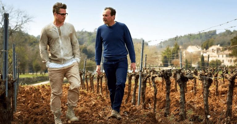 Brad Pitt padit Angelina Jolie-n pasi shiti vreshtin ku u martuan