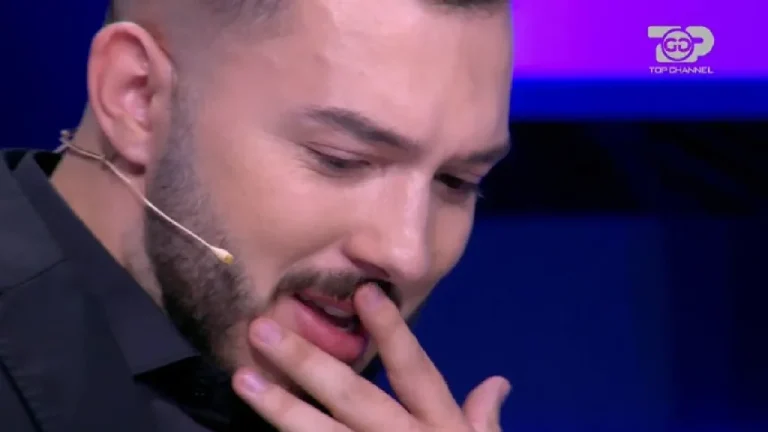 “Më fal që nuk kam…”/ Ardit Çuni nuk mban dot lotët pas letrës që mamaja i ka kushtuar: Je djali im i fortë!