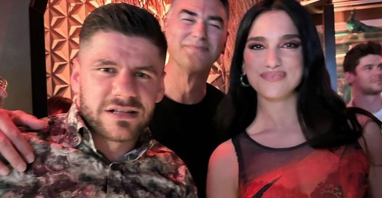 Në ditën e Pavarësisë, Florian Marku pozon krah Dua Lipës dhe babait të saj!