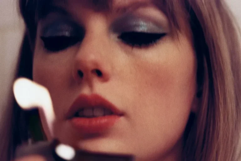 Taylor Swift shkruan historinë si artistja e parë me të gjitha kengët e albumit ‘Anti-Hero’ në Top 10 të Billboard Hot 100!