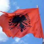 flamuri-shqiptar-pasioni-kuqezi_foto-albert-vataj_qershor-2013-24