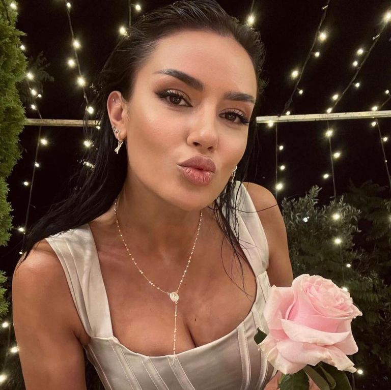 Bora Zemani mbyll spektaklin me një surprizë për publikun: Shihemi bashkë të hënën!