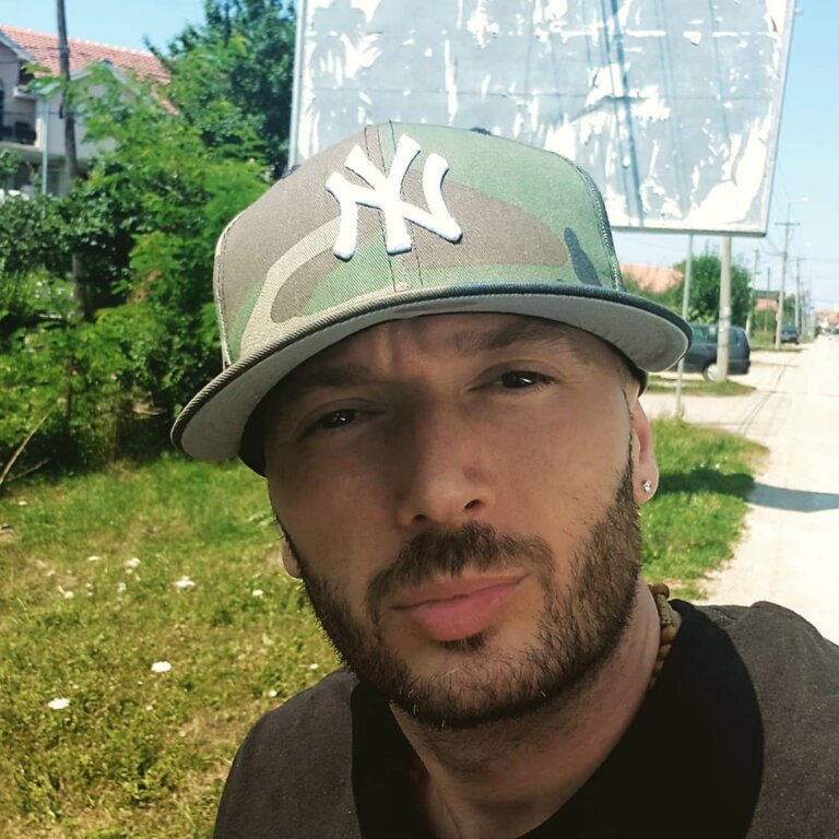 Siç nuk e keni parë më herët, Unikatil prek me dedikimin për nënën e ndjerë!