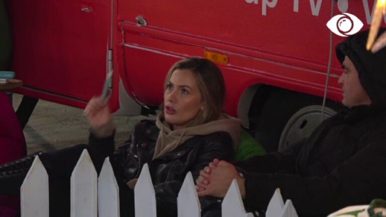 Olta Gixharit nuk i del e keqja me Zhaklinën: Po të ishte e mençur do të kishte…