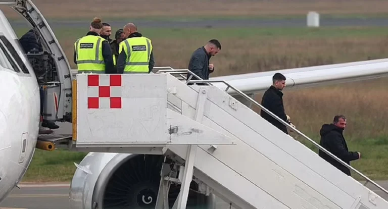 Daily Mail zbulon emrat! Bosët shqiptarë të kokainës të dëbuar dje nga Anglia!