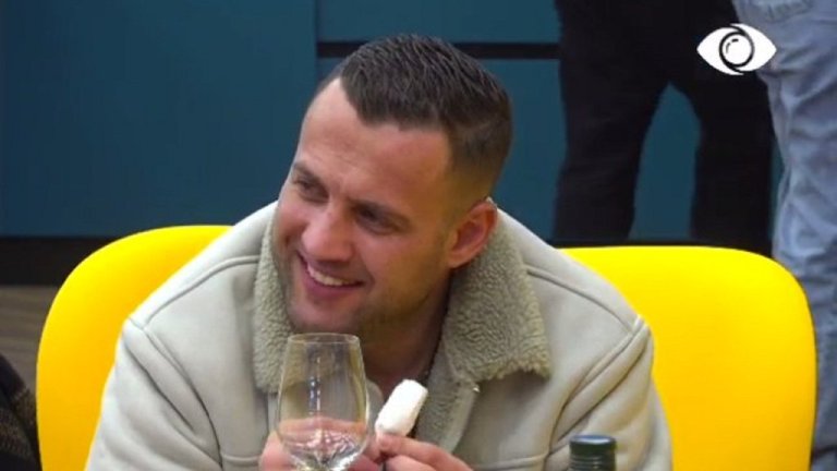 Luizi nuk ia ndan sytë Kiarës: Kjo vajzë ka lindur për mua!