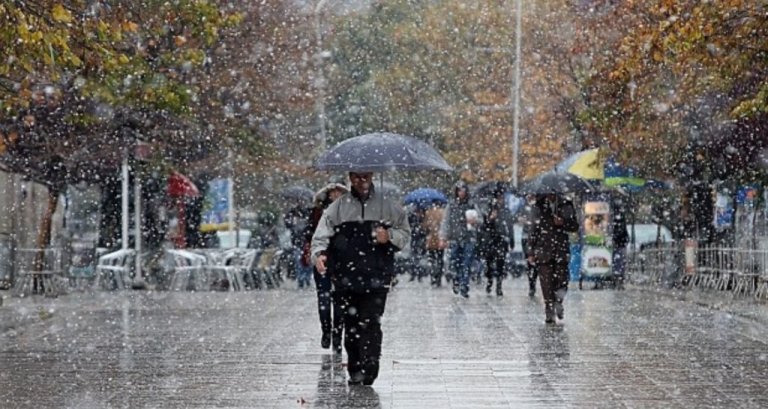 Reshje intensive shiu në veri/ Moti i keq do të mbajë ‘mbërthyer’ vendin deri në 21 janar, paralajmërim për përmbytje në Shkodër e Lezhë…