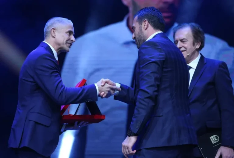 Më të mirët e futbollit! Shpallen titujt e futbollistëve më të mirë në fushën e blertë!