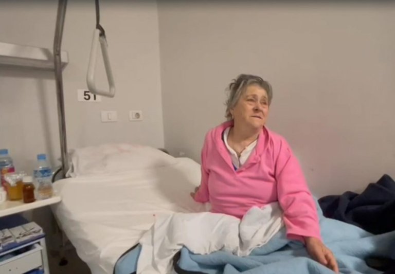 Lekët, se të vrava! – Rrëfimi i të moshuarës që e rrahën dhe i grabitën paratë e tokës!