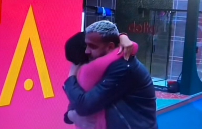 Luizi del nga dhoma e izolimit, Kiara i hidhet në qafë!