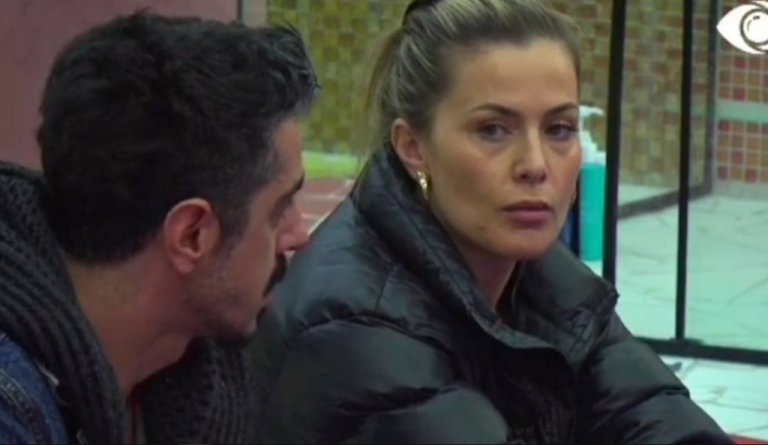 ‘Do ia kisha rrasur me shishe kokës’, Olta revoltohet keq me Gentin: S’dua të dëgjoj më kështu batutash…