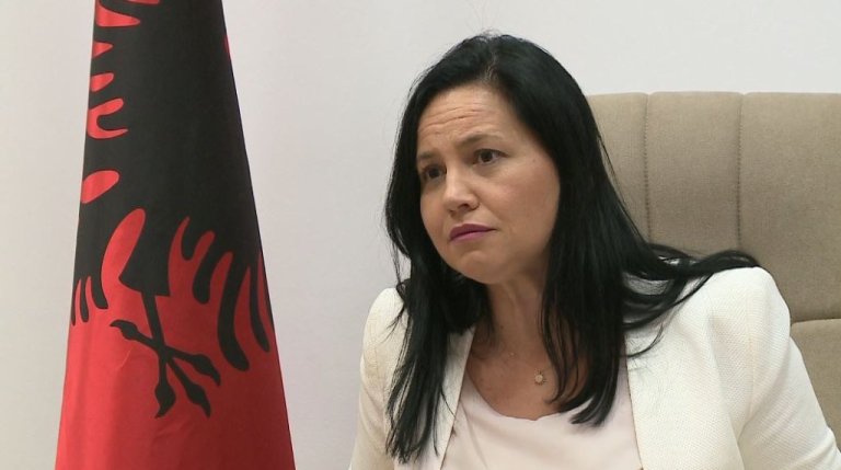 Burg vetëm për “të vegjlit”/ Konfirmohet dënimi i Rovena Vodës për një arkë me peshk!