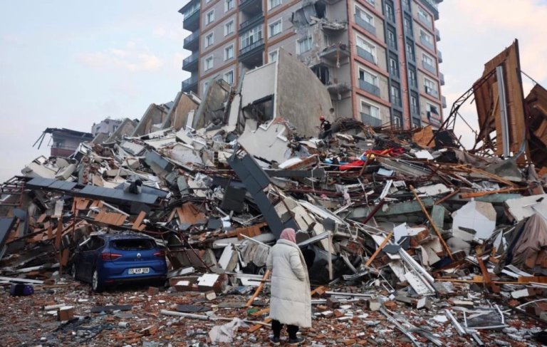 Më shumë se 21 mijë të vdekur nga tërmeti në Turqi dhe Siri, vazhdojnë operacionet e shpëtimit, qindra mijëra mbeten të pastrehë!