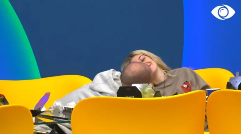 “Eja me jep një puthje”/ Flirtimet Kristi-Keisi!