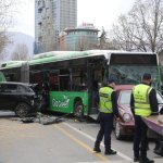 aksident-unaza-shallvaret-stacion-makina-autobus11