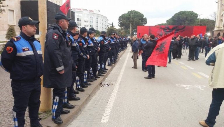 Nga ‘McGonigal’ te kërkesa për dorëheqjen e Ramës, opozita proteston sot para Kryeministrisë. Masat dhe skenarët!