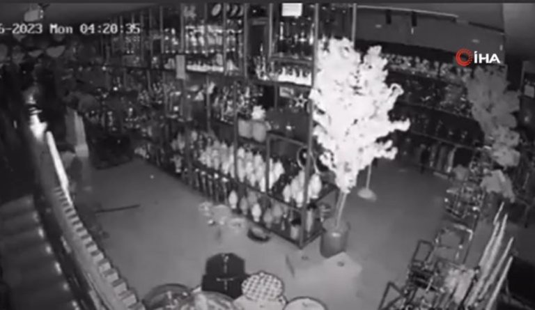 VIDEO/ Lëkundjet zgjatën mbi një minutë, pamje të reja nga tërmeti i fuqishëm në Turqi!