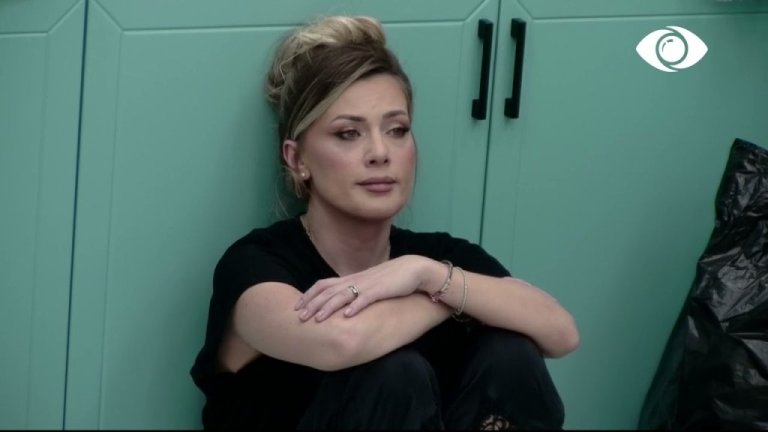 Olta shpërthen në lot: Nuk mundem, është shumë e dhunshme këtu!