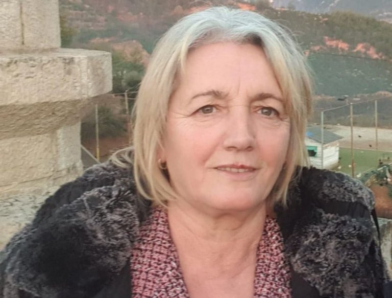 “Nuk e hiqja dot nga mendja imazhin e kësaj gruaje të vuajtur, la pas…”, Blendi Fevziu reagon për vrasjen e Mimoza Pajës.