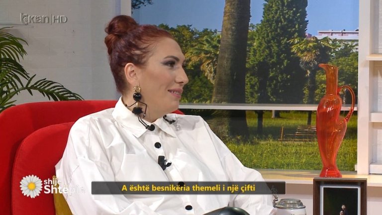 “Bashkëshorti më la për një vajzë 10 vjet më të re”, Dasara Karaiskaj rrëfen për herë të parë arsyen e divorcit.