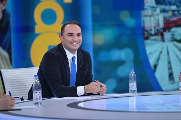 Këlliçi: Transporti publik falas, zbatohet në 250 vende të botës!