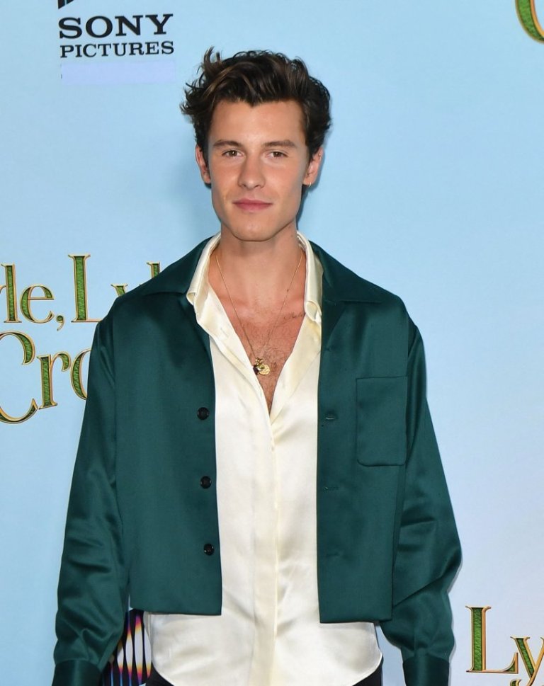 Shawn Mendes nuk është më beqar! Këngëtari fotografohet me partneren 51-vjeçare!