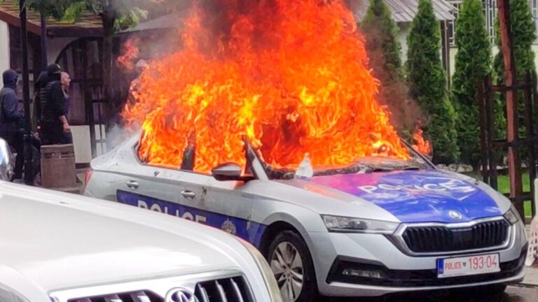 Tensione në veri të Kosovës, serbët bllokojnë komunat. SHBA: Situatë, shqetësuese…