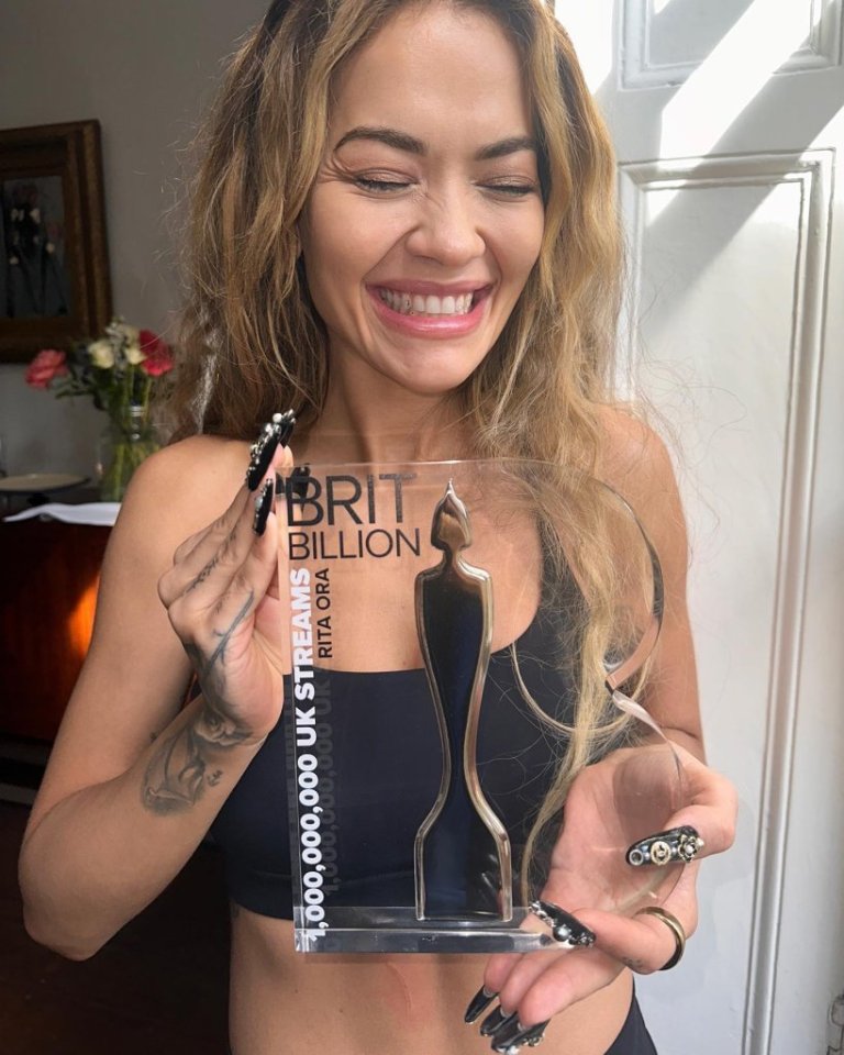 Rita Ora vlerësohet me çmim në Brit Awards!