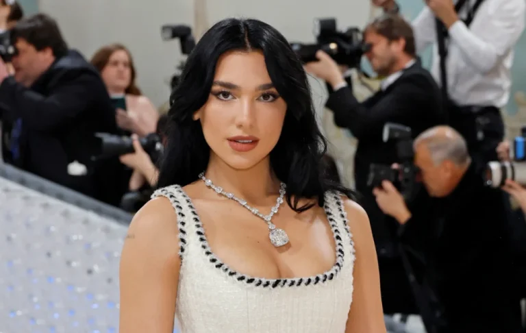 Shkëlqeu në Met Gala, historia që fshihet pas varëses me diamant të Dua Lipës…