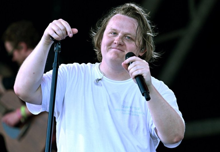 Lewis Capaldi shkëputet nga muzika, shkak sindroma “Tourette”…