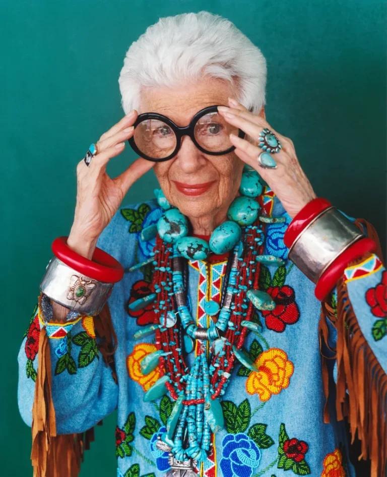 102 vjeçe, por super energjike! Iris Apfel prezanton aksesorët e saj…