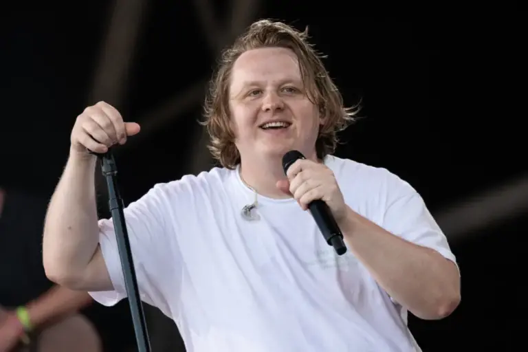 Lewis Capaldi, artisti më i shikuar në Tik-Tok!