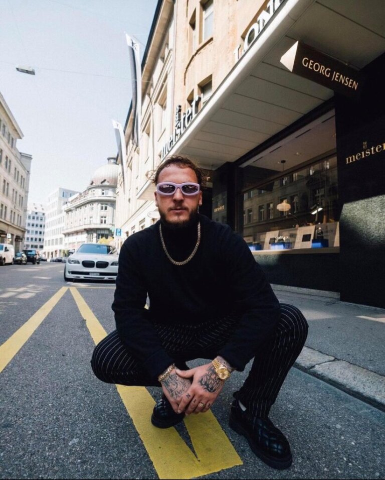 Mozzik vendos të largohet nga rrjetet sociale!